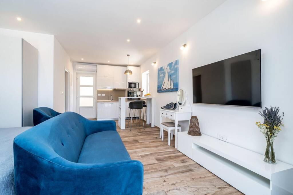 Apartment Corallium Blue Pomena