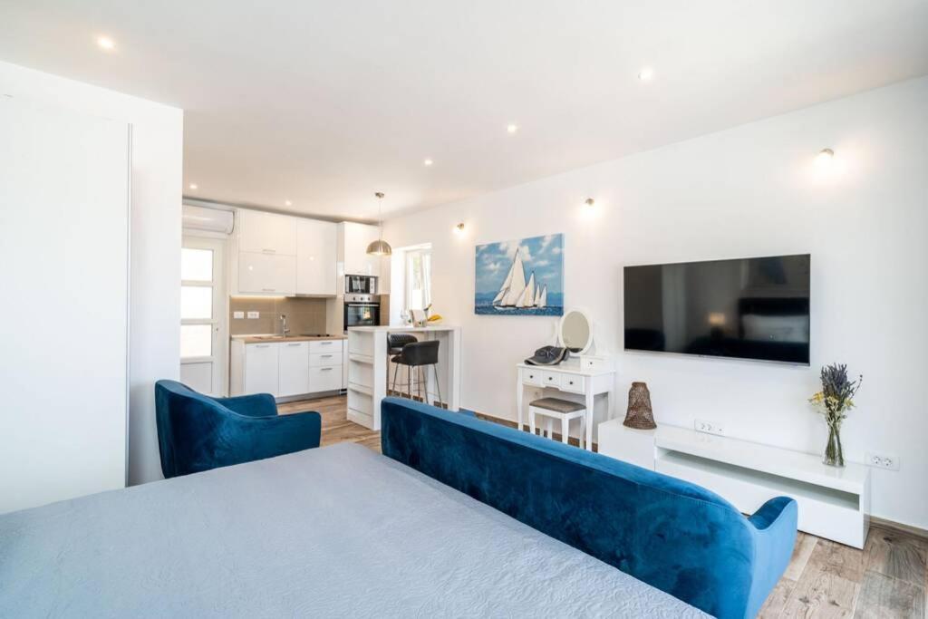 Apartment Corallium Blue Pomena