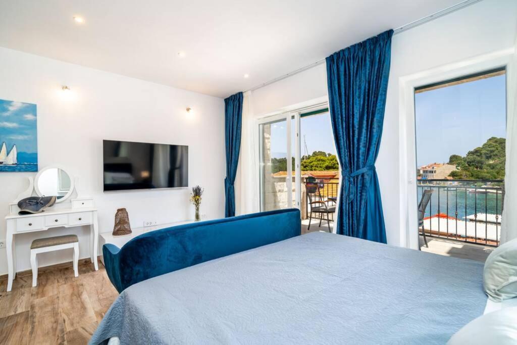 Corallium Blue Apartment